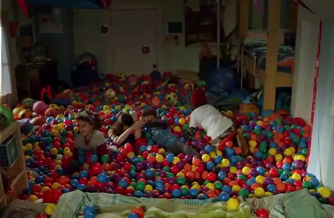 Stuck in the Middle S03E20 Stuck in Harley's Quinceañera