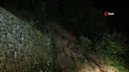 Rize'de heyelan nedeniyle yol trafiğe kapandı