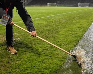 12e j. - Stéphan : "Faire débuter ce match aurait mis les joueurs en grand danger"