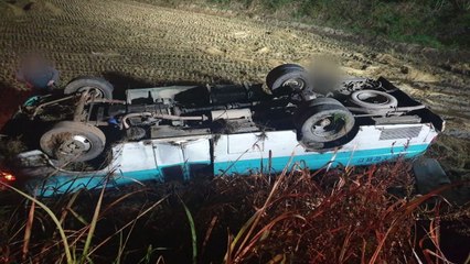 미니버스 논으로 추락...1명 사망·11명 부상 / YTN