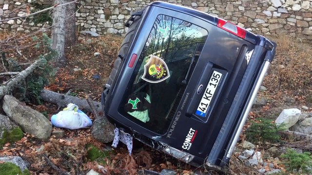 Uludağ'da gizli buzlanma yolları buz pistine çevirdi... Uludağ'a kar yağdı sezonun ilk kar kazasında 4 kişi yaralandı