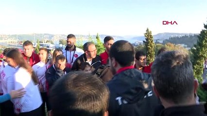 Spor bakan kasapoğlu, 15 temmuz şehitler anıtı'nı ziyaret etti