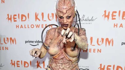 Heidi Klum en Alien monstrueux pour Halloween