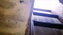 PKK/YPG’ye ait karargâh olarak kullanıldığı değerlendirilen binanın içine açılan tünel tespit edildi