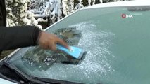 Soğuk havanın etkili olduğu Erzurum'da araçların camları ve elbiseler buz tuttu