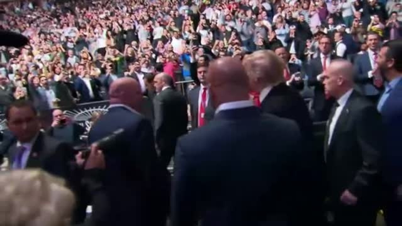 Abuchean a Trump a su llegada a un combate de MMA en Nueva York