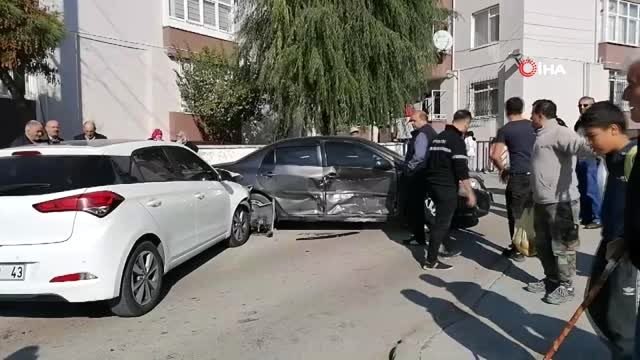 Gebze'de iki otomobil çarpıştı: 4 yaralı