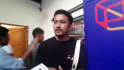 Rio Dewanto Ajarkan Anak Selalu Jalan Kaki