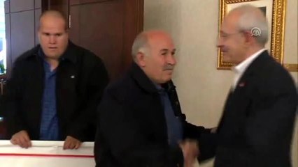 Kılıçdaroğlu, engelli ressam Yalçın ile görüştü