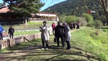 Güneşli havayı fırsat bilen tatilciler Gölcük Tabiat Parkı’nı doldurdu