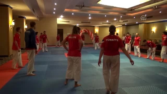 İşitme engelli sporcular, Avrupa Şampiyonası'na hazırlanıyor