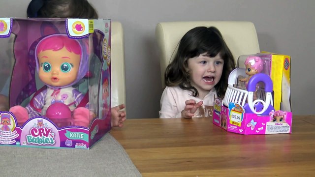 Mostrando minha Boneca Luvabella, Cry Babies e Bizzy Bubs