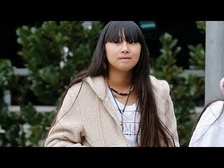 Jade Hallyday aux anges  elle profite de sa meilleure amie !