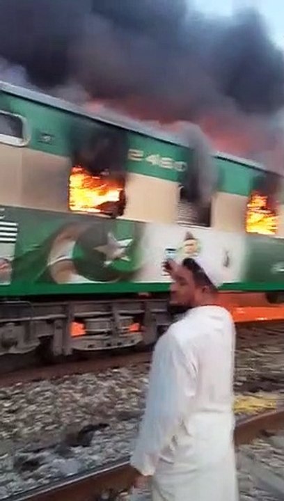 Raheem yar Khan me train me lgny wali agg