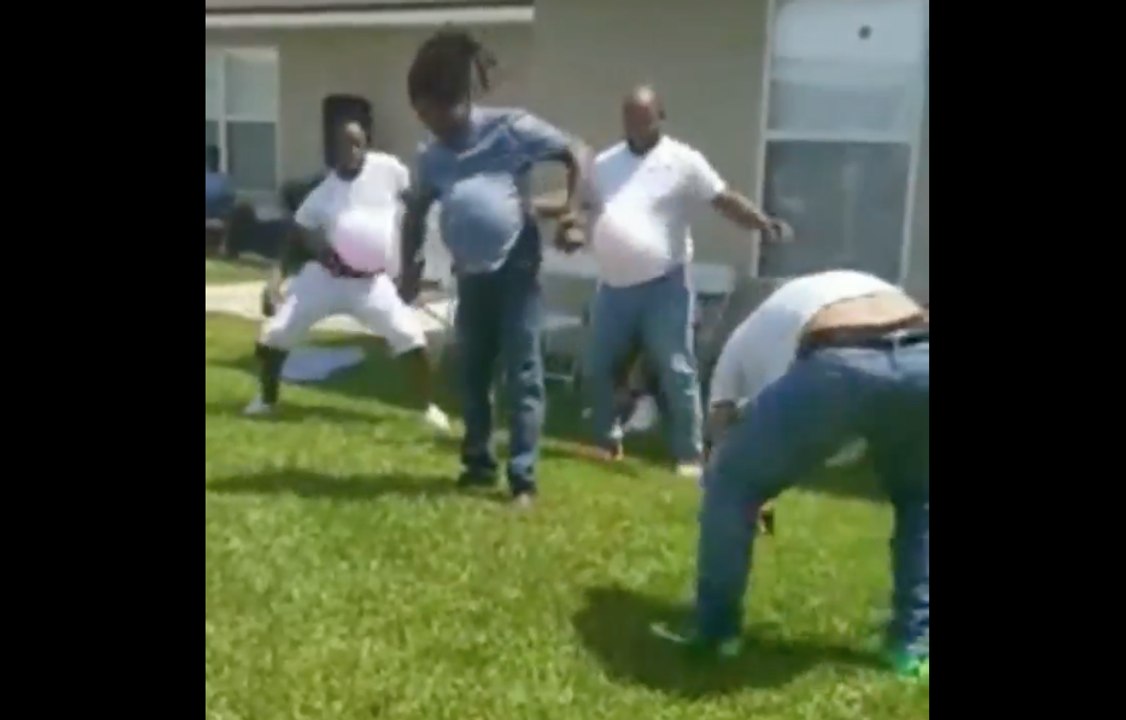 Des futurs papas se mettent à la place de leurs femmes enceintes...