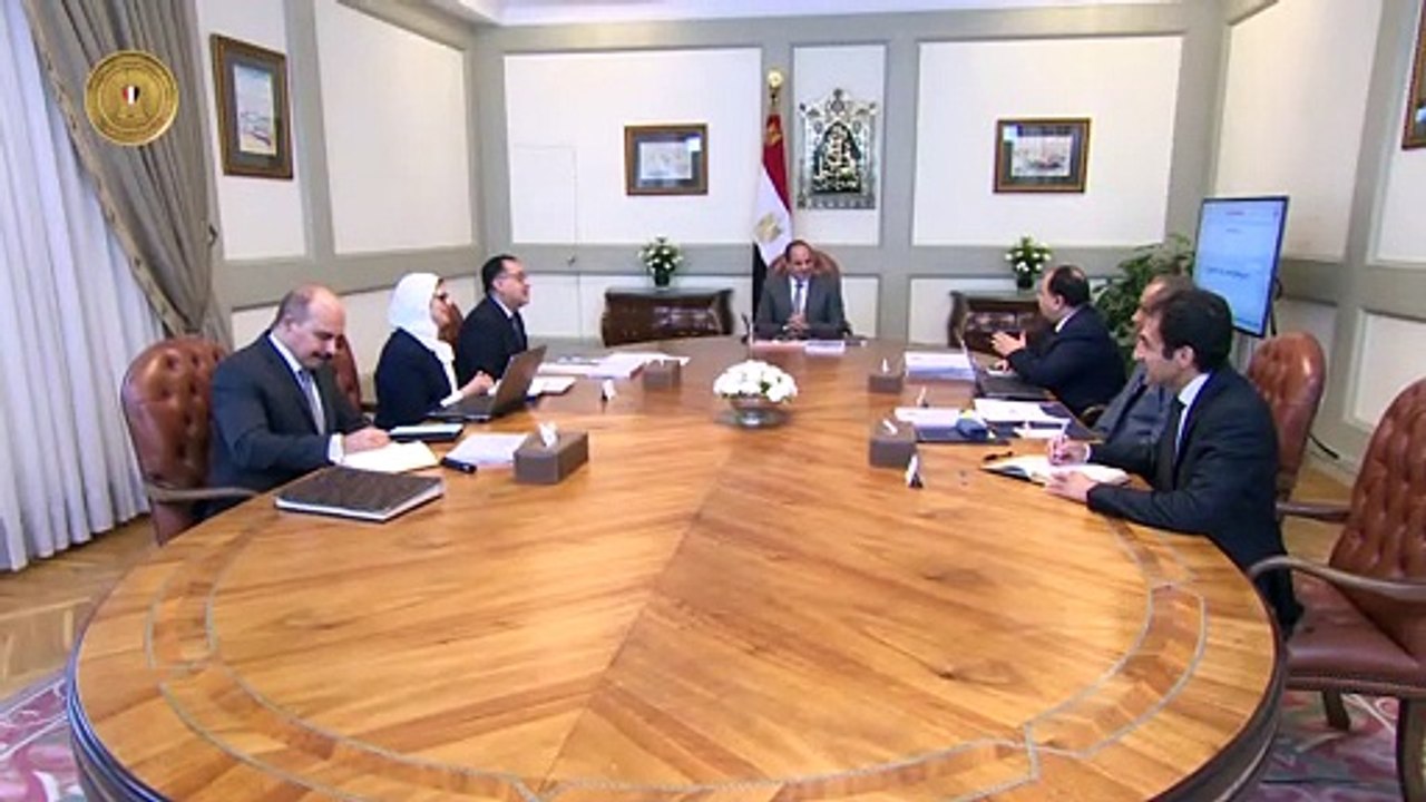 السيسي يتابع رفع الحد الأدنى للأجور وتطبيق التأمين الصحى