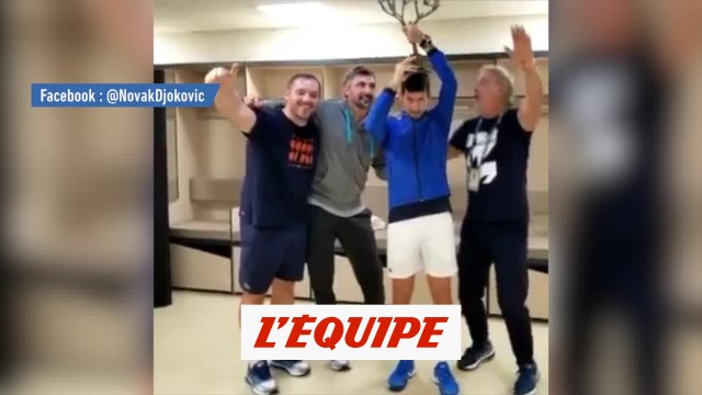 Quand Novak Djokovic fête son titre dans le vestiaire - Tennis - WTF
