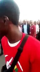 Скачать видео: Manif du FNDC : Bah Oury injurié à Dakar