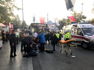 Son dakika: Beşiktaş'ta halk otobüsünün durağa girdiği olayda bir kişi hastanede hayatını kaybetti