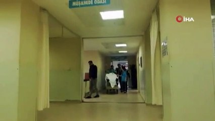 Eşiyle tartıştı kendini bıçakladı