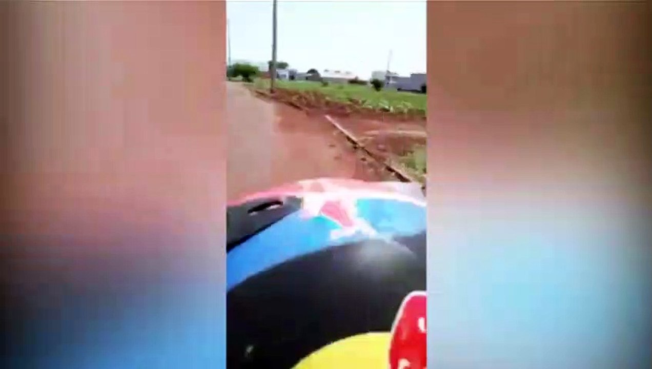 Água jorrando de caixa da prefeitura, durante racionamento, gera questionamento