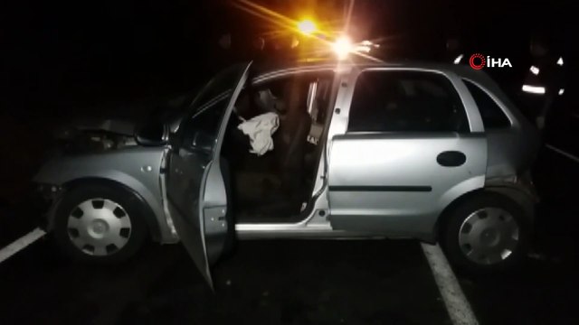 Traktör römorkuna çarparak savrulan otomobil hafif ticari araca çarptı: 1 ölü, 6 yaralı