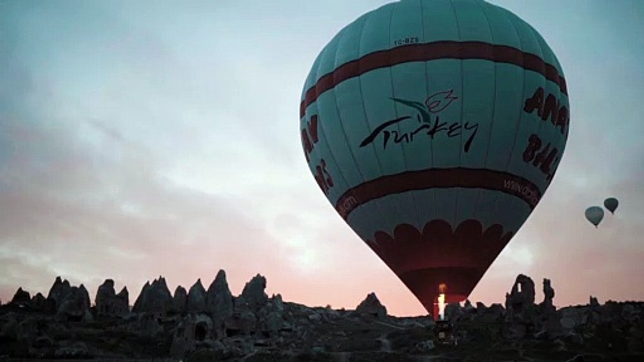 Taryn Elliott - Balloons in Göreme - Art/Nature (No Copyright Video 31)