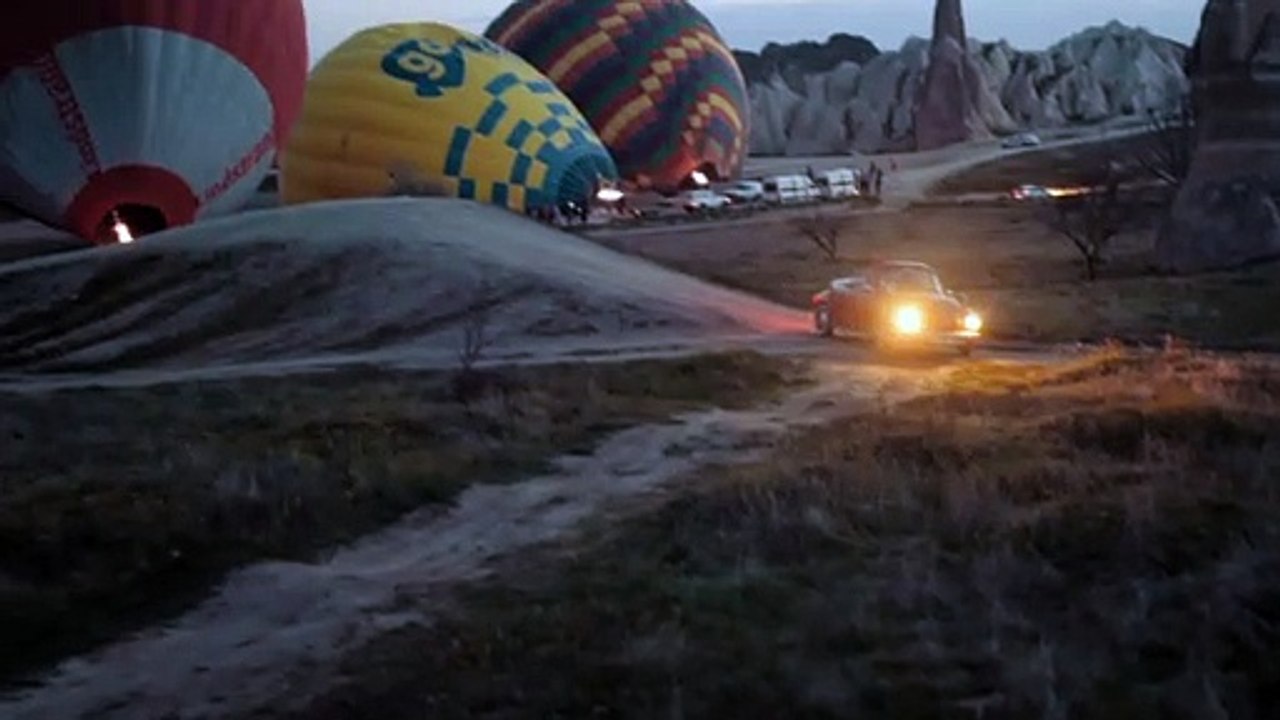 Taryn Elliott - Balloons in Cappadocia - Art/Nature (No Copyright Video 32)