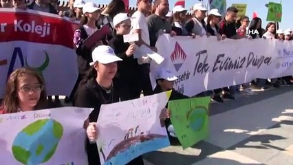 Türkiye'nin en uzun kumsalında öğrenciler çöp topladı