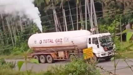 ಗ್ಯಾಸ್ ಟ್ಯಾಂಕರ್ ನಿಂದ ಅನಿಲ ಸೋರಿಕೆ; ಹೆದ್ದಾರಿಯಲ್ಲಿ ವಾಹನ ಸಂಚಾರ ಸ್ಥಗಿತ