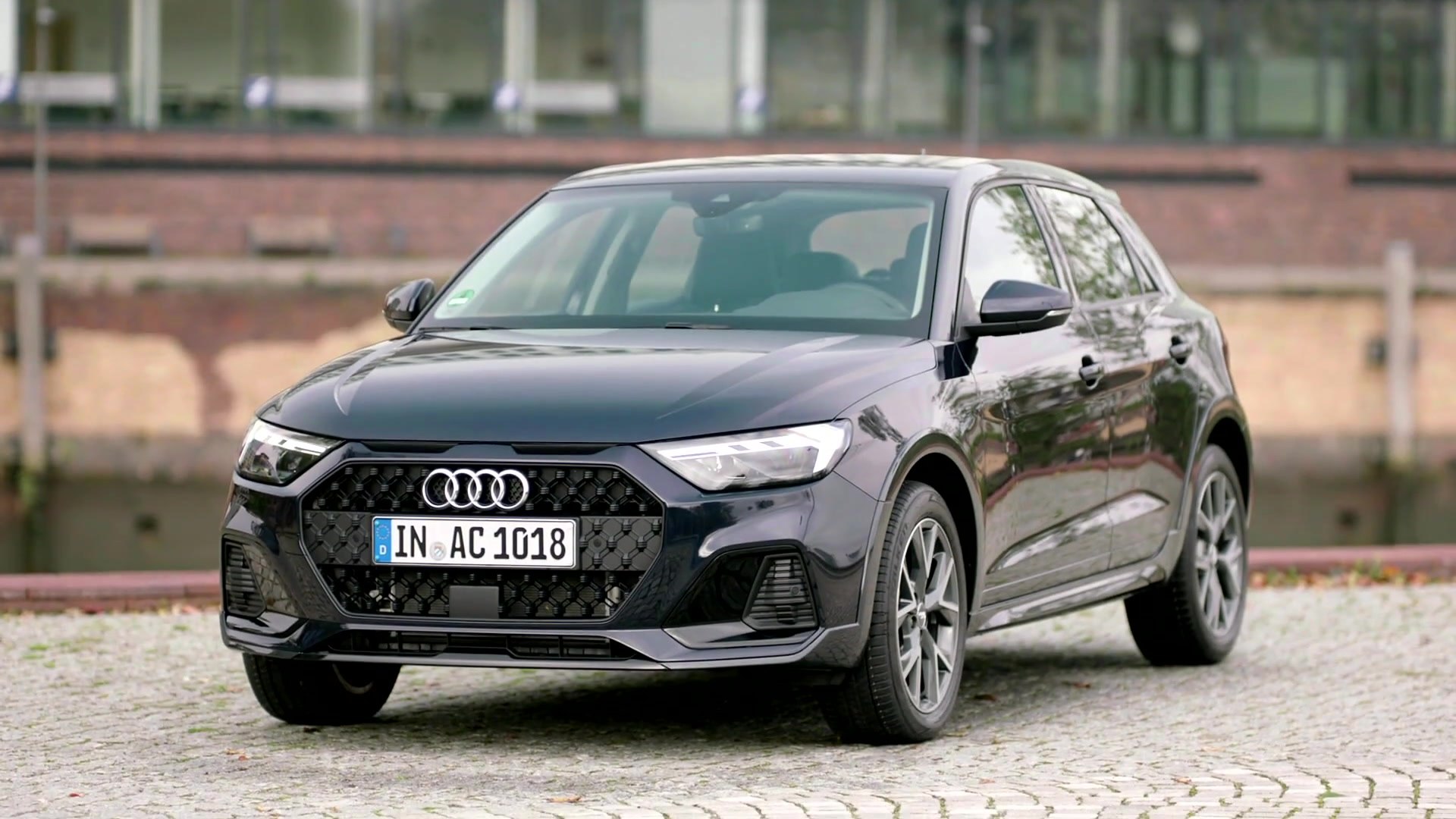 The new Audi A1 citycarver Design in blue - video Dailymotion