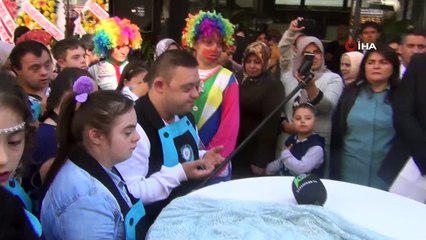 Bu kafeyi down sendromlular işletecek