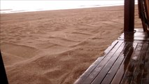 Lluvia en la playa. Sonido de lluvia cayendo en la playa con el mar.