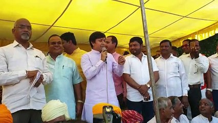 आकाश विजयवर्गीय ने अधिकारियों को फिर चेताया - हम खाली हाथ नहीं घूमते