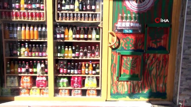 230 çeşit yerli gazoz ile memleket hasretini gideriyor
