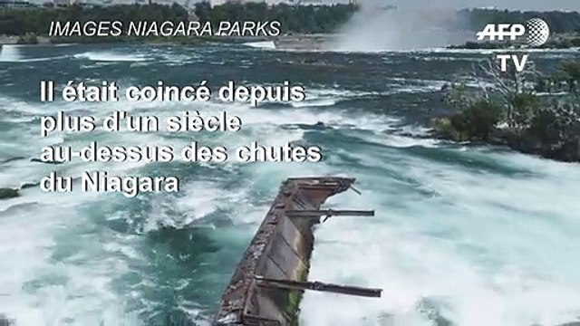 Un bateau coincé depuis un siècle en haut des chutes du Niagara déplacé