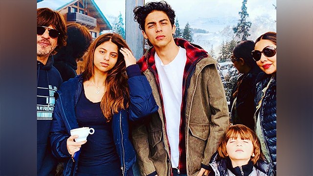 Gauri Khan shares her family pic with Shahrukh Khan,Aryan,Suhana & AbRam | FilmiBeat