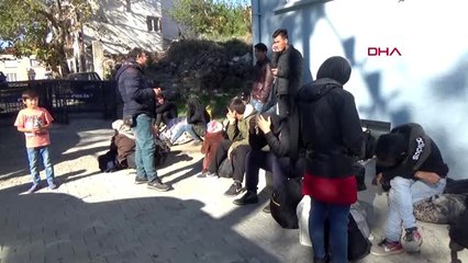 Çanakkale minibüsten 46 kaçak göçmen çıktı