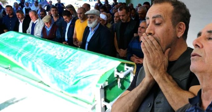 Haluk Levent, annesini son yolculuğuna uğurladı