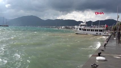 Muğla marmaris'te deniz kahverengi oldu