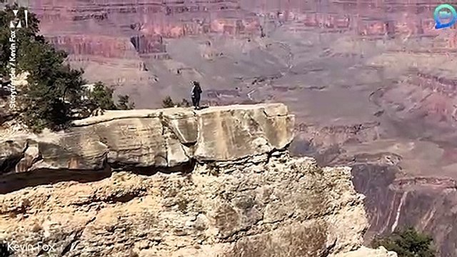 Une femme prenant sa mère en photo au Grand Canyon a perdu son équilibre et a glissé