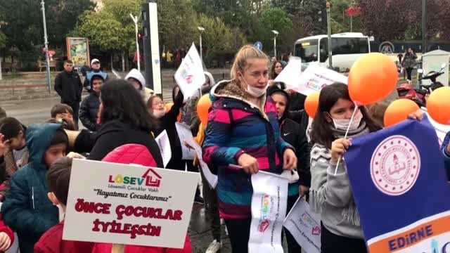 Lösemi hastalarına maskeli yürüyüş ile destek verdiler