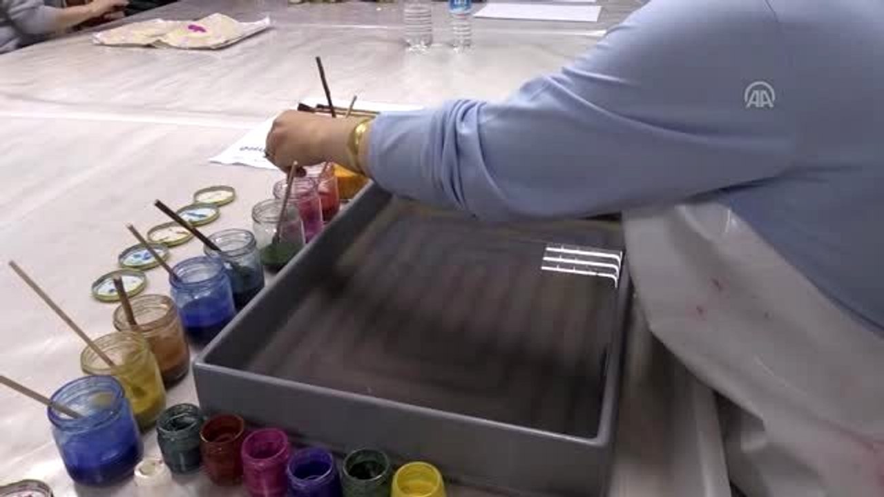 Artvin'de ilk kez açılan geleneksel ebru kursu ilgi görüyor