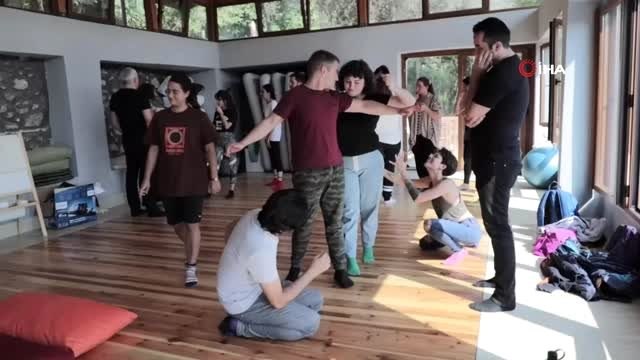 - Ahırdan sanata dönüşen atölye- Ula'nın Portakallık Mahallesinde yaklaşık 15 yıldır kullanılmayan...