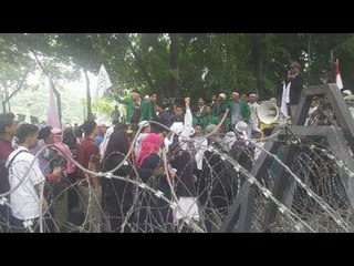 Video Unjuk Rasa GNKR di Medan Kepung Kantor DPRD Sumut