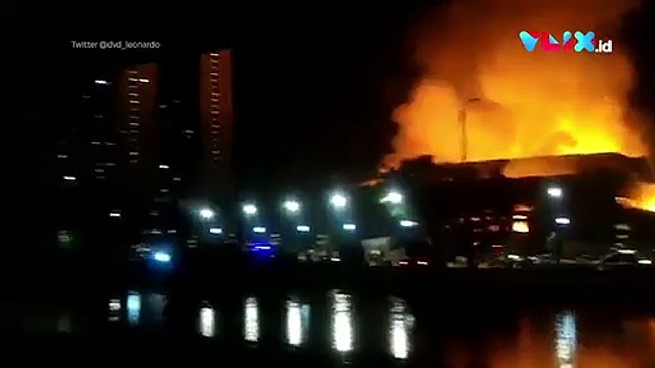 VIDEO: Gedung Hailai Ancol Terbakar