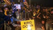 Queman fotos de Felipe VI durante las protestas de Barcelona