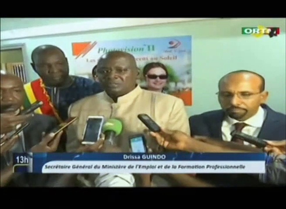 ORTM - Visite du centre de formation technique et professionnelle en optique de Niamakoro par le Secrétaire générale du Ministère de l’emploi et le Directeur de l’ANPE