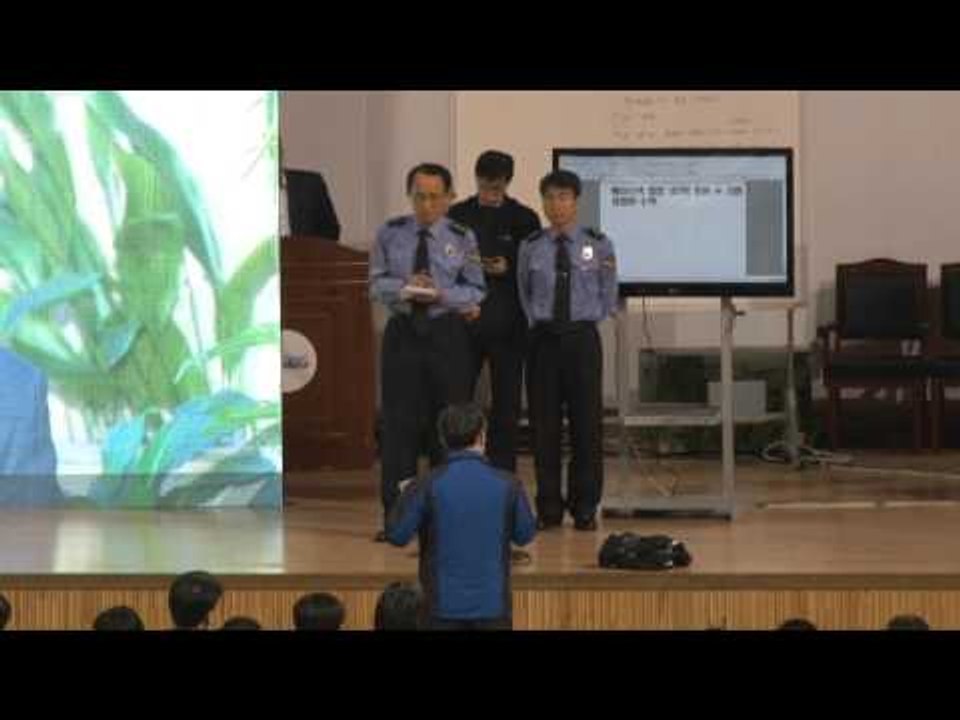 [여객선 침몰] 커지는 분노 "아이들이 물속에서 기다리고 있는데..."