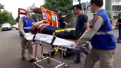 Moto esportiva fica destruída em acidente na Rua Rio de Janeiro